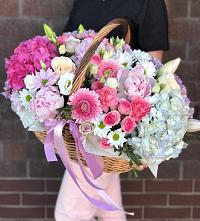 Цветочная композиция из Розы, Хризантемы, Пионы и Лизиантусы в корзине в Толстово-Васюковском