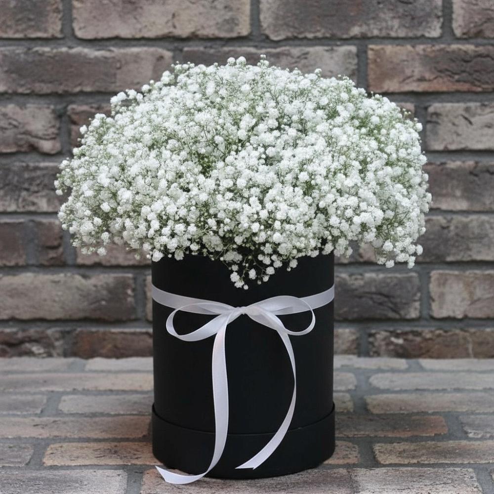 Цветочная композиция из Гипсофила в шляпной коробке в Толстово-Васюковском