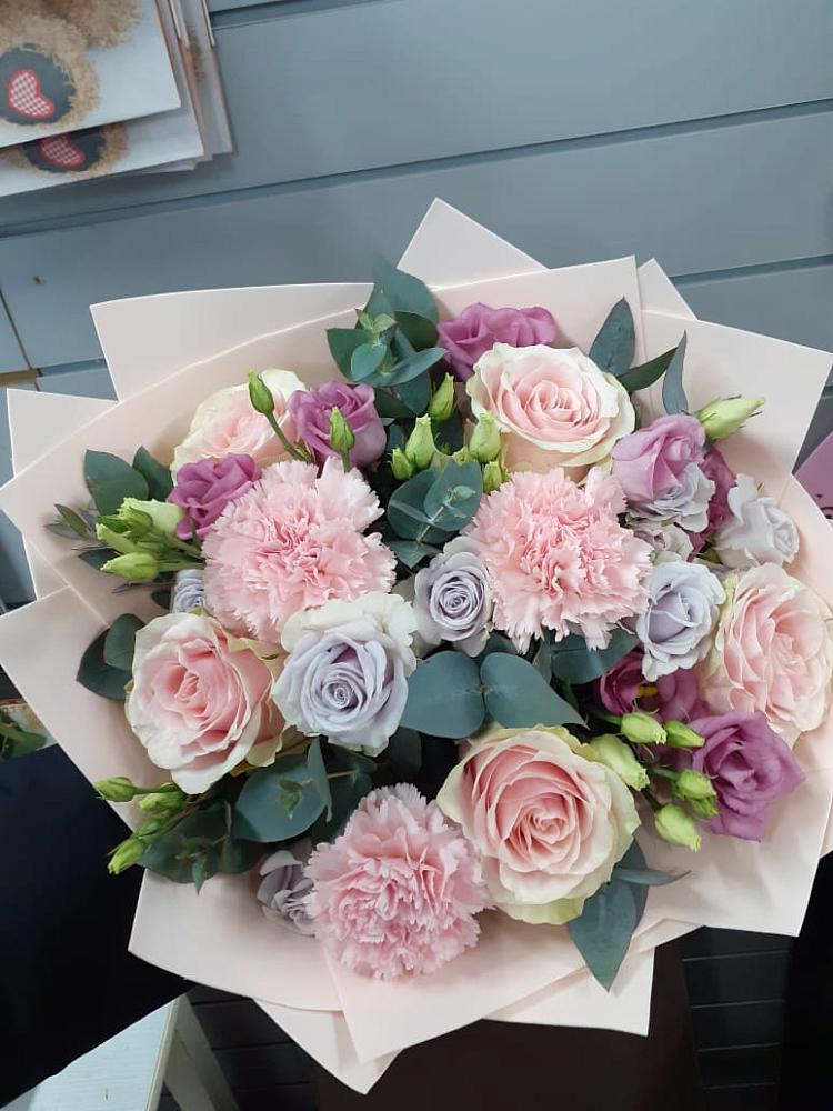 Букет цветов из: Розы, Гвоздики и Лизиантусы в Толстово-Васюковском